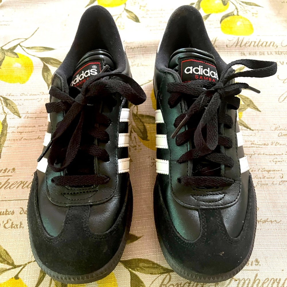Black Adidas Sambas, indoor cleats, boys size 5